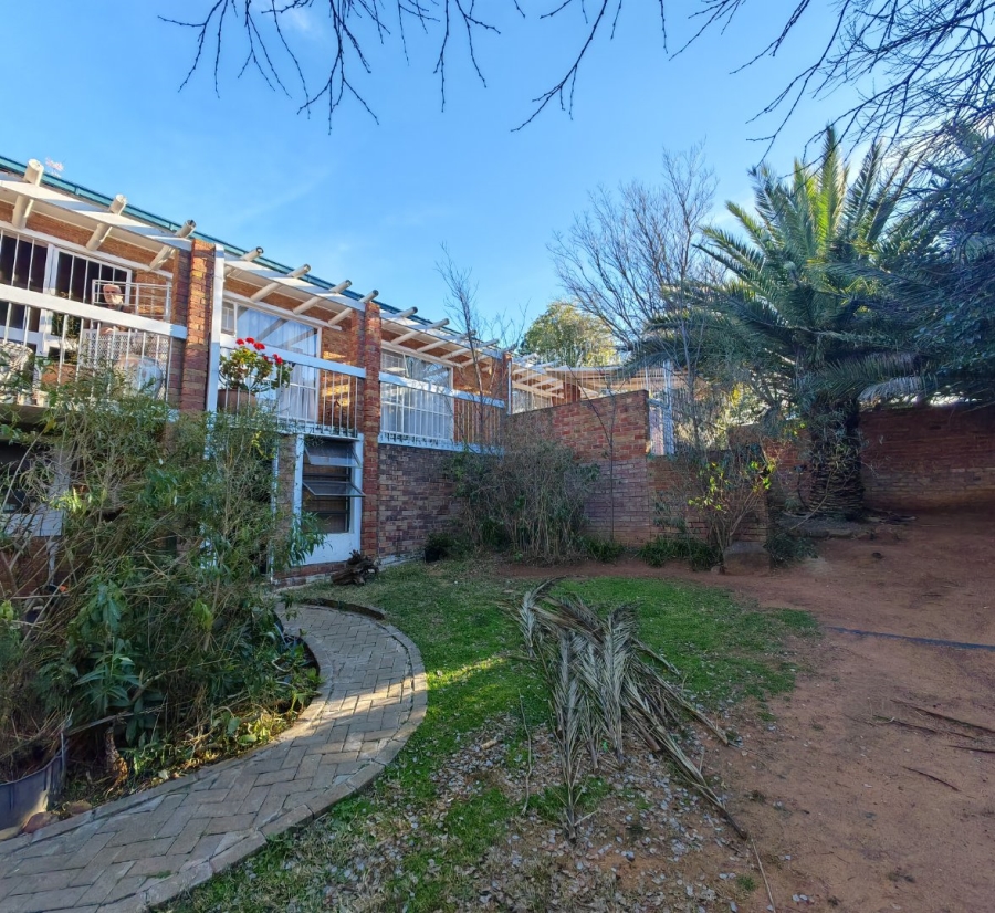 6 Bedroom Property for Sale in Heuwelsig Free State